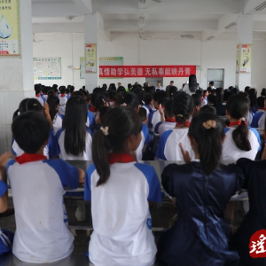 “校友回湘、湘商回归”慈善捐赠活动举行