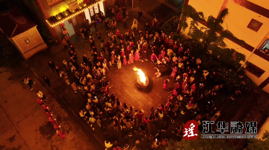 江华：爱情小镇游客爆满[00-01-22][20240503-093225939].jpg