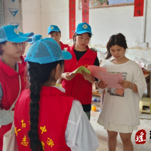 江华大石桥乡：组织学生志愿者开展道路交通安全宣传