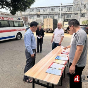 江华河路口镇：开展“信访法治宣传月”活动