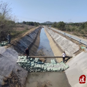 江华涔天河镇：抢筑拦水坝 全力保障春耕生产灌溉