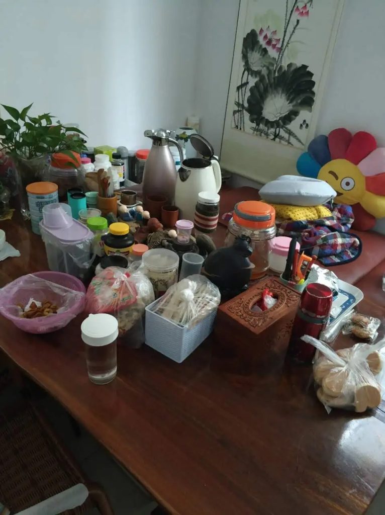 床垫上的无性别女孩-淘惠啦资源网