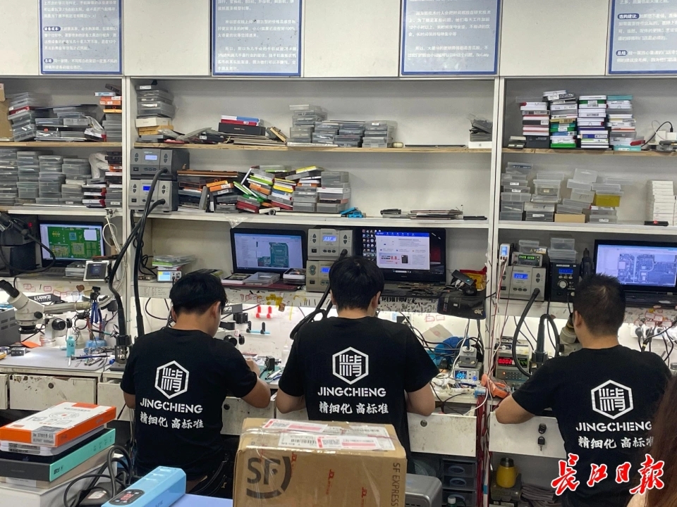 手机扩容变高配节省3100元？从业20年的维修店老板摇摇头……-淘惠啦资源网
